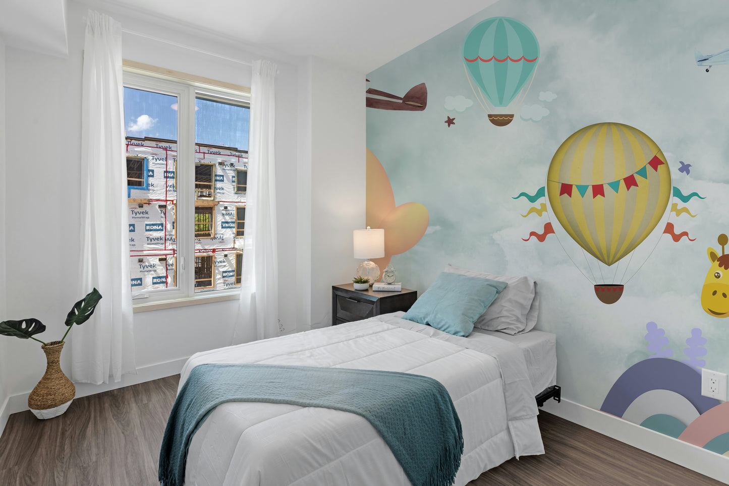 Whimsical hot air balloons kids’ wallpaper.
