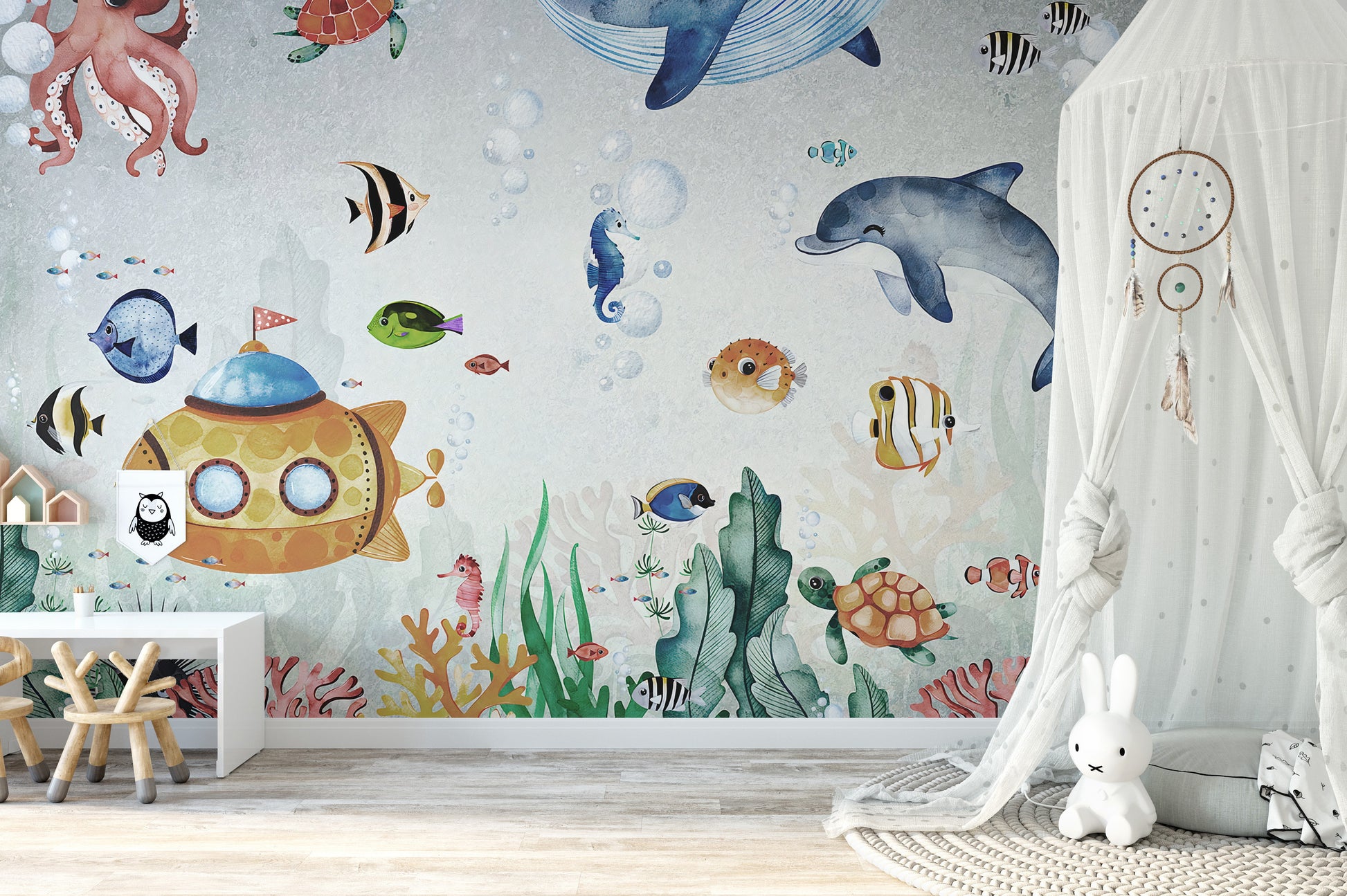 Underwater wallpaper showcasing ocean life