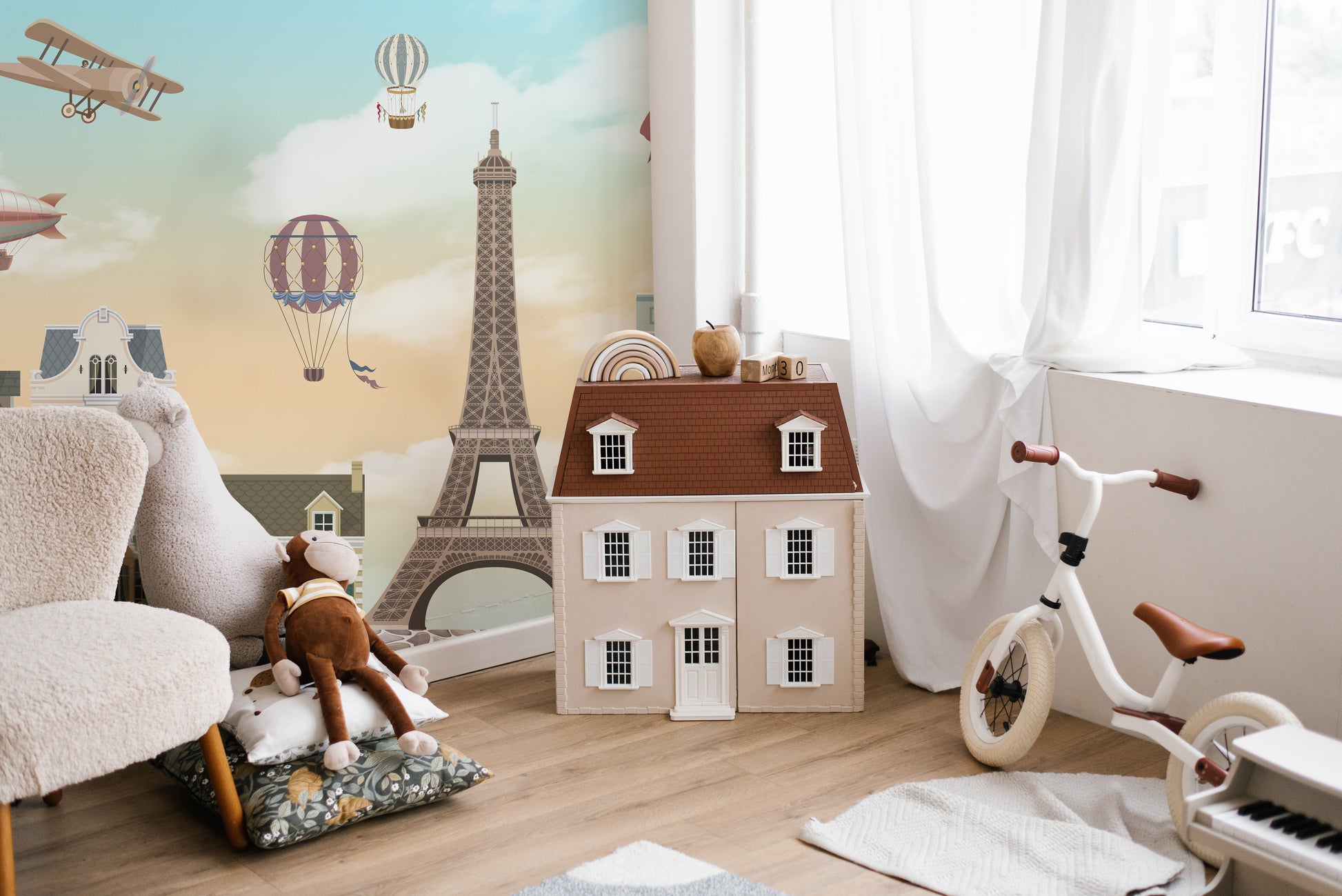 Kids' City-Themed Eiffel Tower Wallpaper Mural