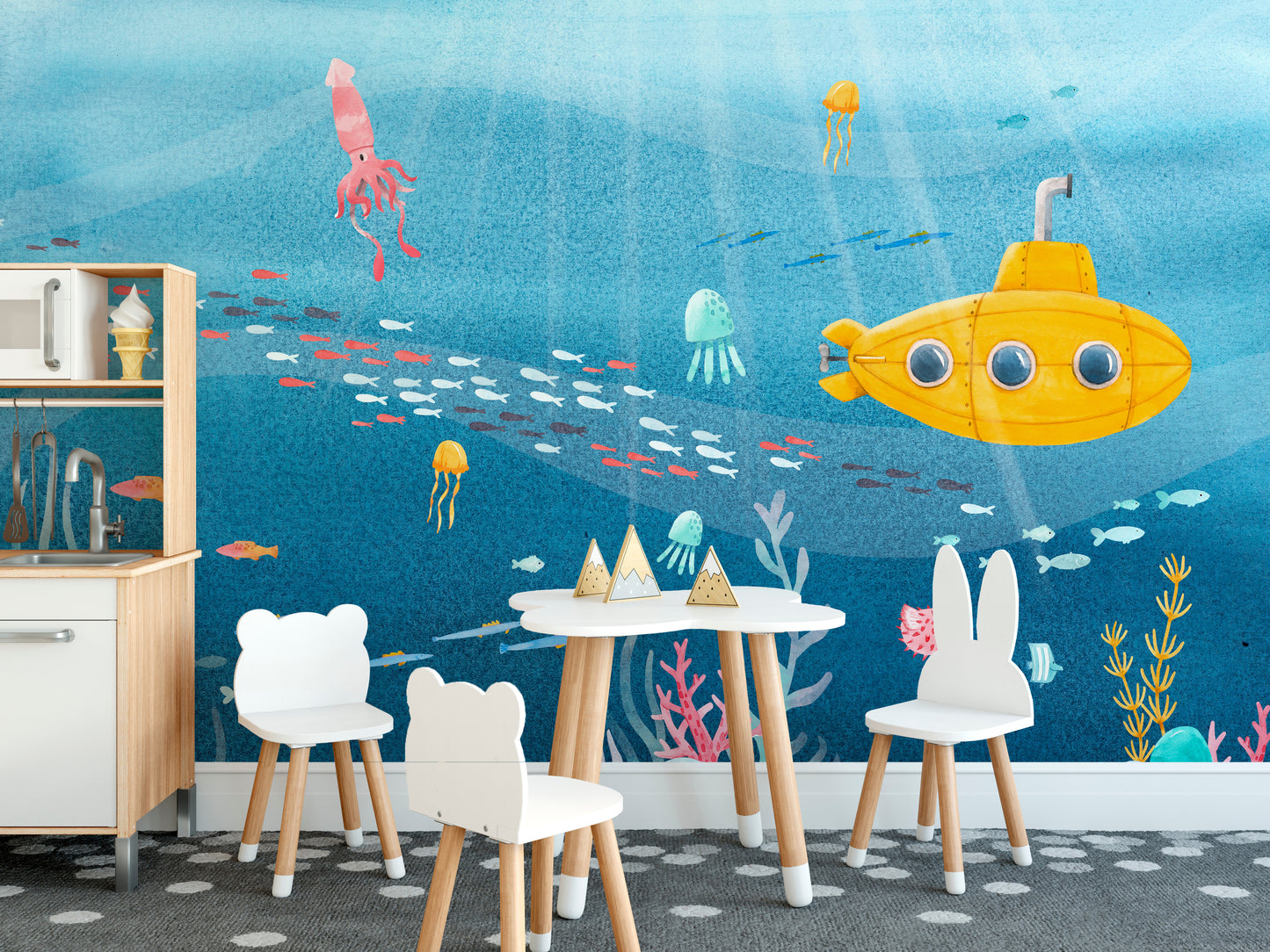 Underwater world mural with sea life and aquatic beauty.
