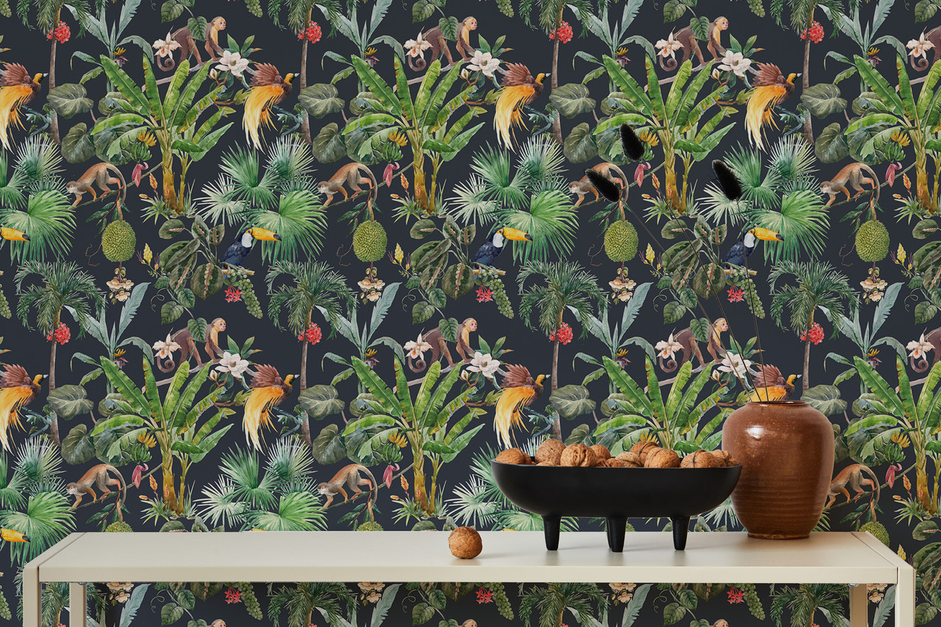 Elegant tropical floral pattern wallpaper in watercolor